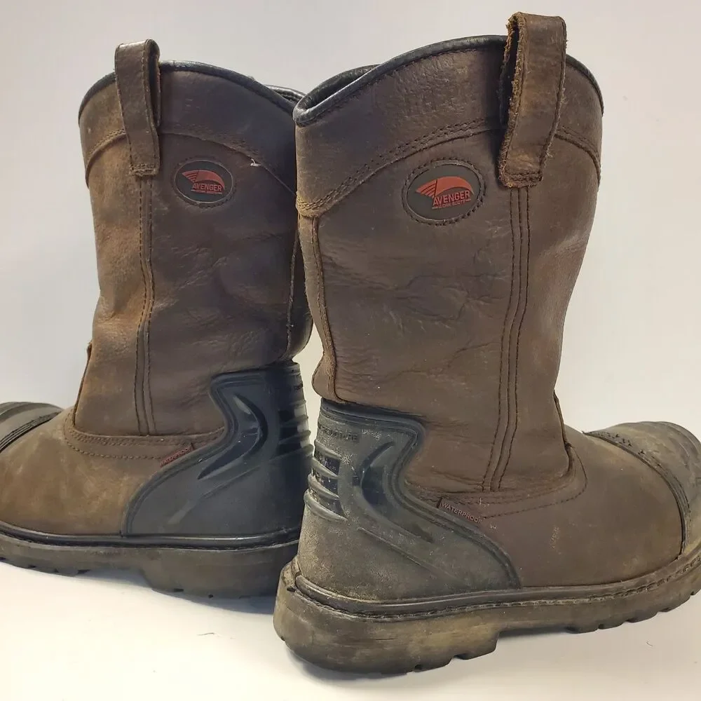 AVENGER Boots Mens Size 9.5M Brown Safety WATERPROOF Wellington Workwear A7876